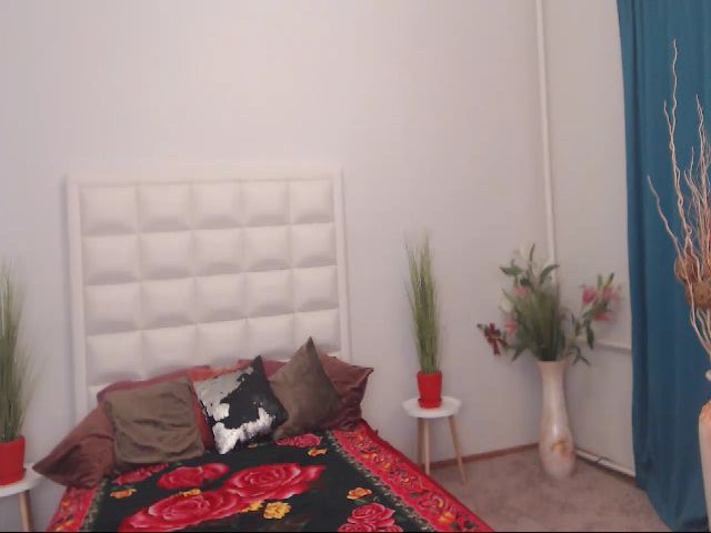 Live sex webcam photo for IrisNichols #269530827