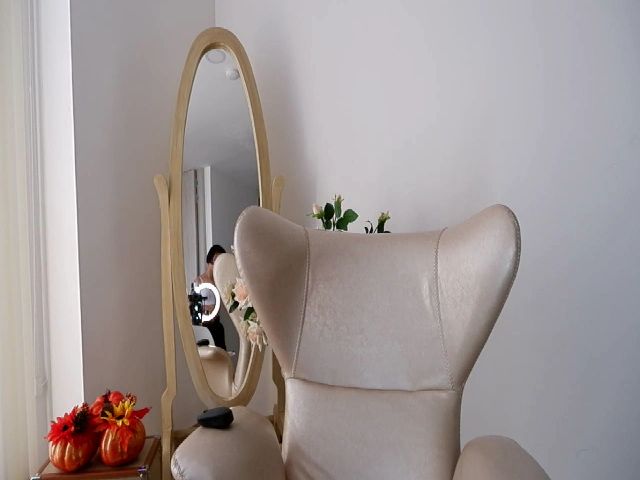 Live sex webcam photo for Anne_boleyn_ #269530368