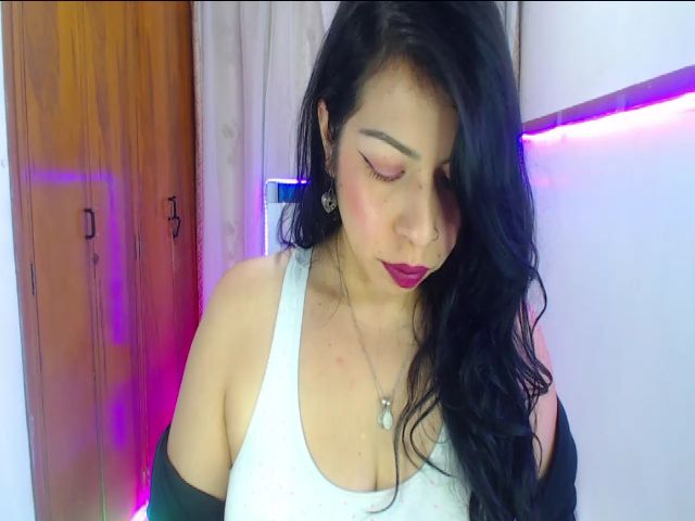 Live sex webcam photo for SAPHIRA_ #269526208