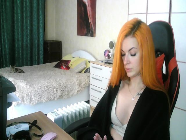 Live sex webcam photo for LuckyStarlet #269525376