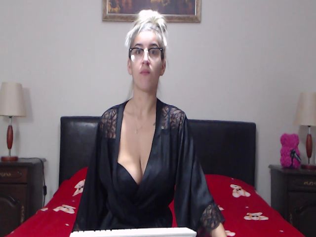 Live sex webcam photo for Lizziereyd #269530335