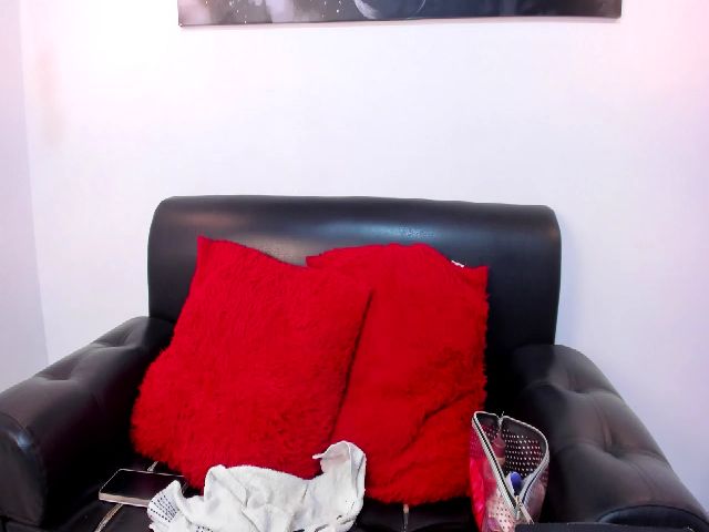 Live sex webcam photo for Roseann__ #269524642