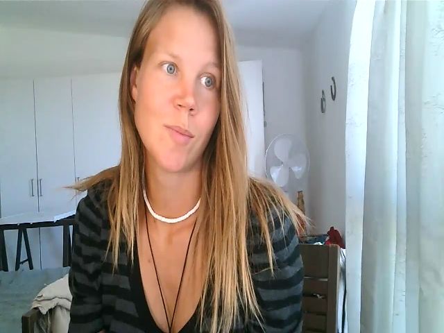 Live sex webcam photo for CallMeMaria #269524047