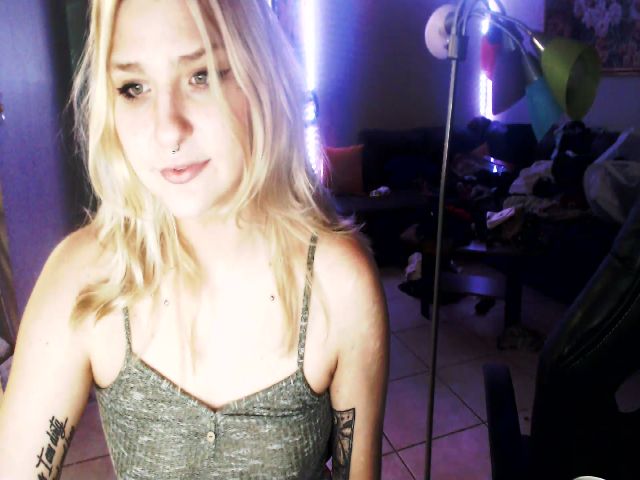 Live sex webcam photo for Whorde #269529912