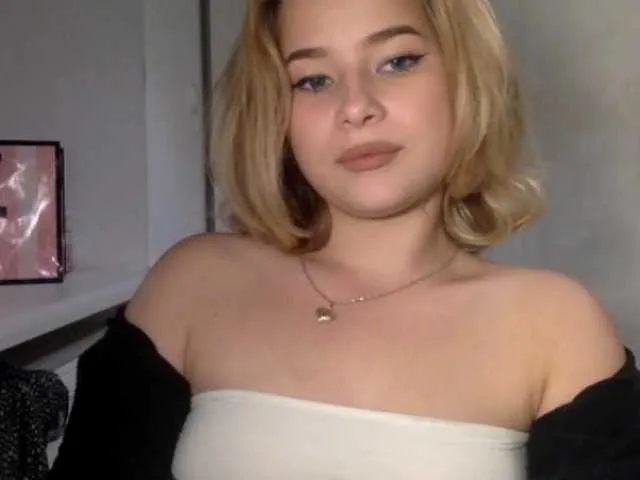 Live sex webcam photo for GraceXhoney #269529124