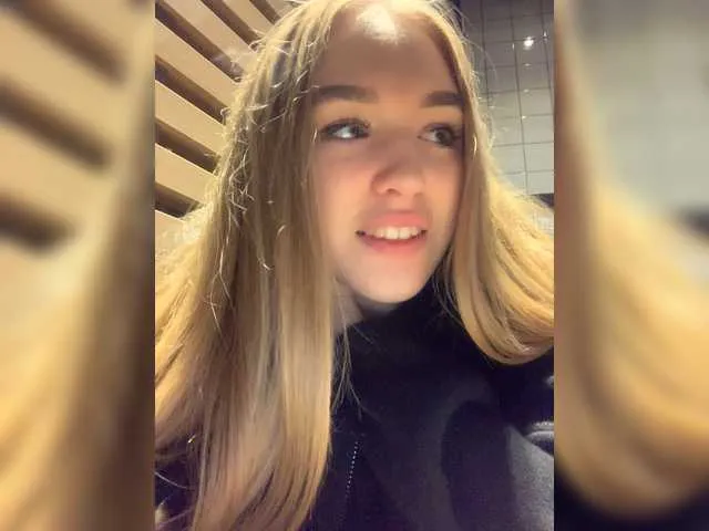 Live sex webcam photo for ElegantLady19 #269529558