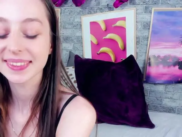 Live sex webcam photo for JenniferWong #269522838