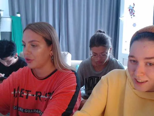 Live sex webcam photo for BugaGirls #269542067