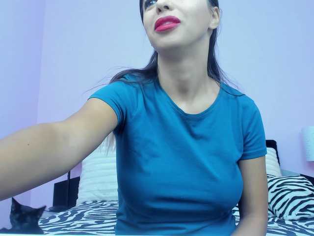 Live sex webcam photo for JuliaHayes90 #269548254