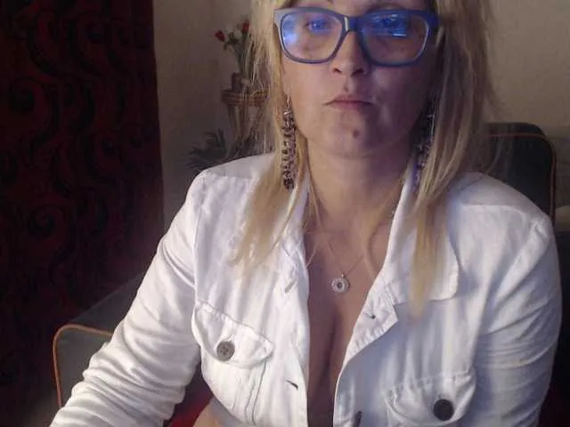 Live sex webcam photo for DivineBlond #287956739