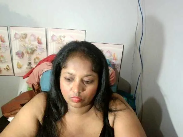 Live sex webcam photo for Indiantasha #287986209