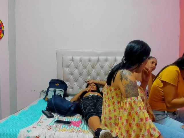 Live sex webcam photo for girlboom20 #269534074