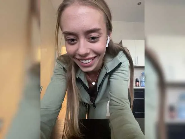 Live sex webcam photo for MikaMurrr #269541945