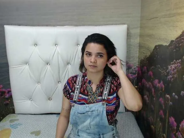 Live sex webcam photo for JuliaReeves #269543071
