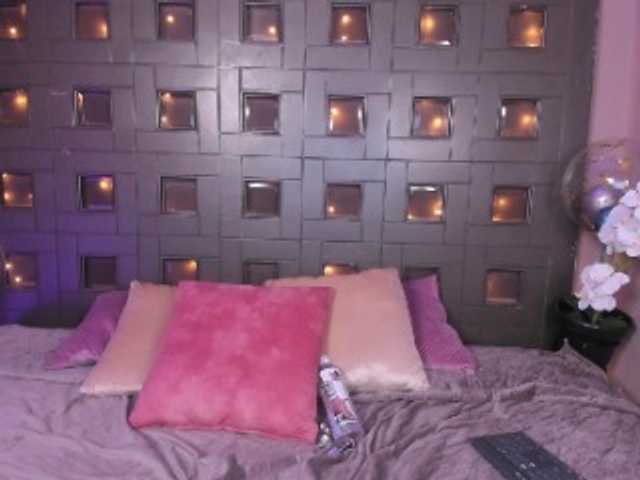 Live sex webcam photo for zoe-wils #269538757