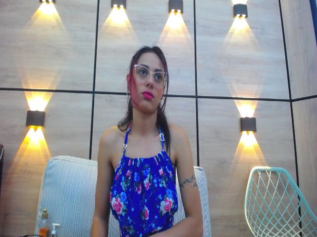Live sex webcam photo for Anaiss_10 #269541652