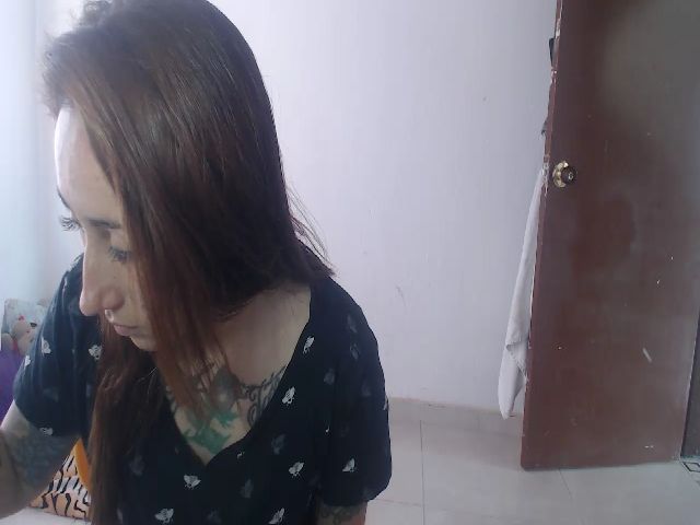 Live sex webcam photo for Scarlet_tatto #269549608