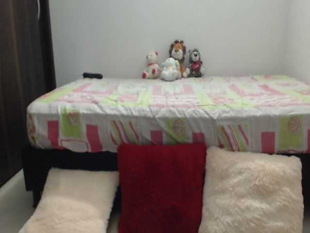 Live sex webcam photo for MackenzieJoe #269541190