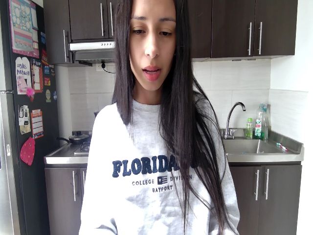 Live sex webcam photo for Aliicia #269545728