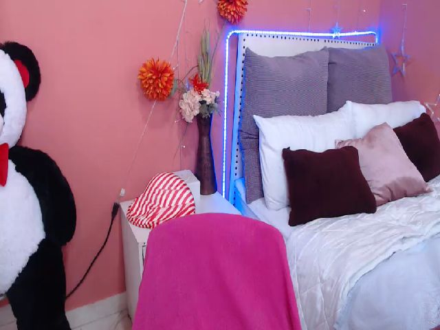 Live sex webcam photo for Victoria_flr #269551732