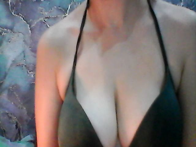 Live sex webcam photo for EmiliyaFoxy #269548998