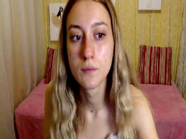 Live sex webcam photo for LinaRum__ #269537264