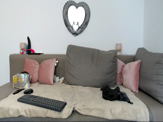 Live sex webcam photo for JullietXXX #269540909