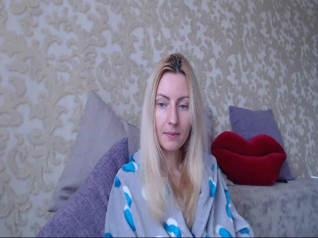 Live sex webcam photo for MeltingJulia #269540067