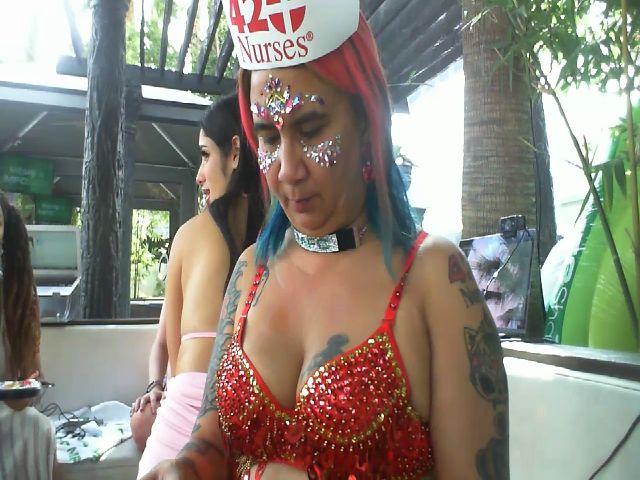 Live sex webcam photo for Asiankitty420 #269550433