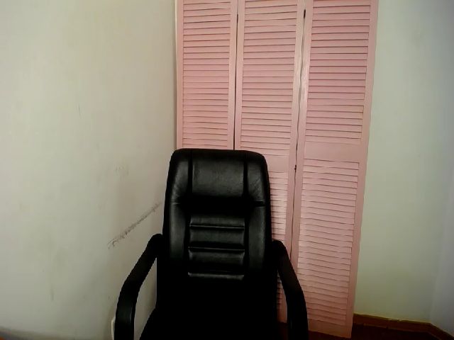 Live sex webcam photo for SnowSpacee #269539970