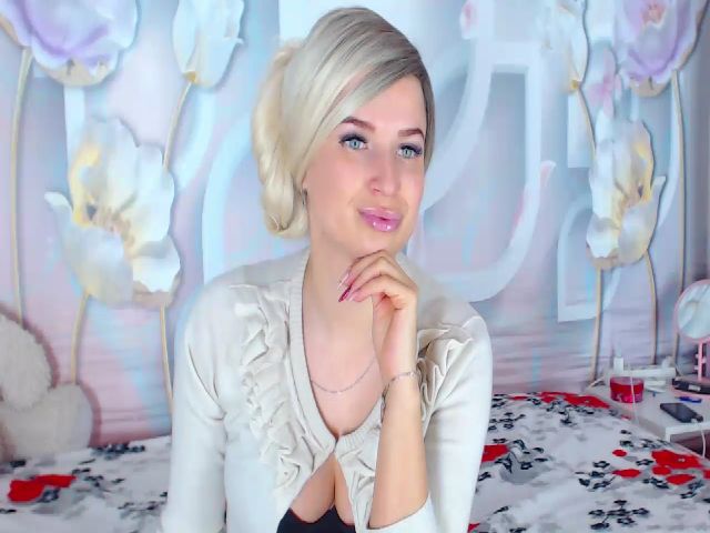 Live sex webcam photo for MoonCandyGirl #269543621