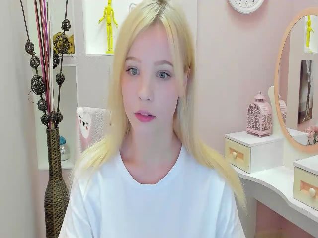 Live sex webcam photo for VeronicaRangy #269550578