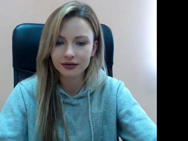 Live sex webcam photo for SweettDrream #269537576