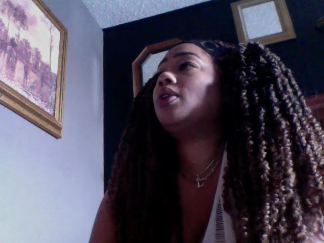 Live sex webcam photo for HoneyBusty69 #269549593