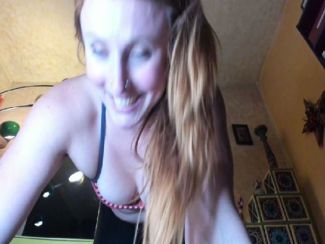Live sex webcam photo for QueenMaery #269549565