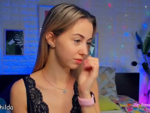 Live sex webcam photo for LisaBellic #269538637