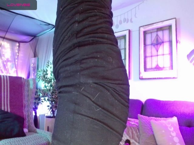 Live sex webcam photo for LilSadie #269536782