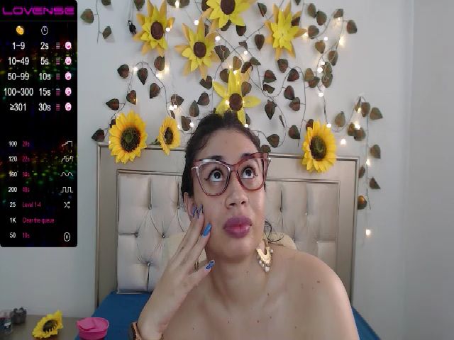 Live sex webcam photo for Maggie_Cooper #269544996