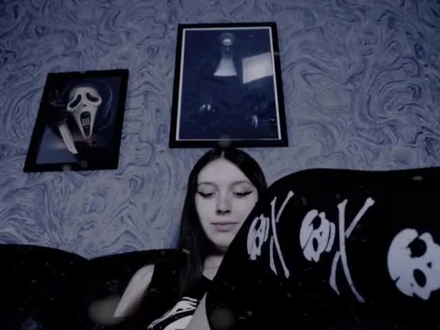 Live sex webcam photo for EllaDark #269548198