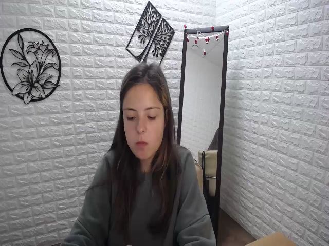 Live sex webcam photo for JulieJess #269545333