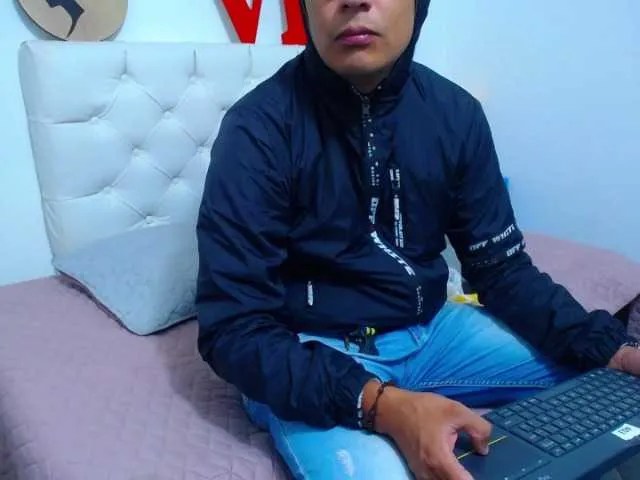 Live sex webcam photo for MixCoupleLove #269542414
