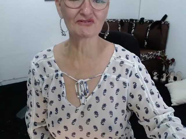 Live sex webcam photo for bety-cum2 #288017267