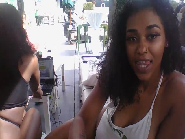Live sex webcam photo for HoneyLove5 #269549791
