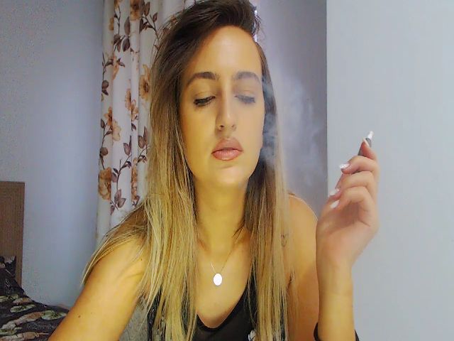 Live sex webcam photo for Kdee0 #269536566