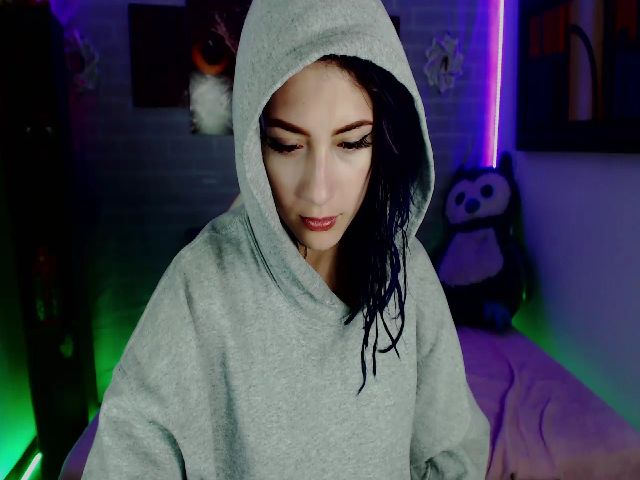 Live sex webcam photo for EmmaBlakee #269537275