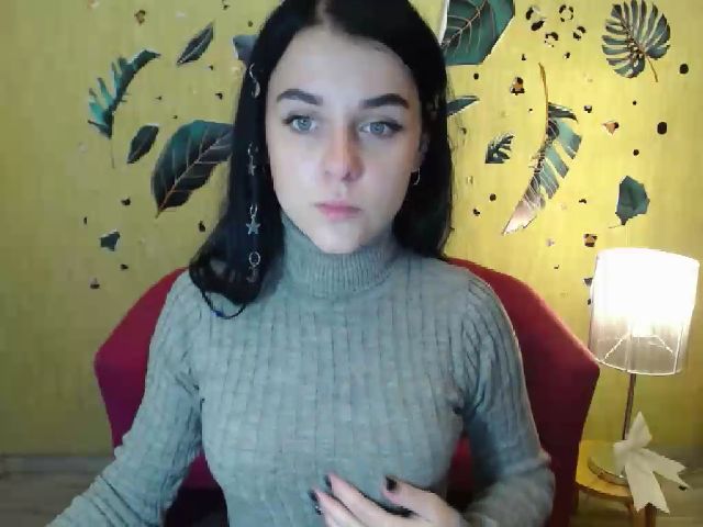 Live sex webcam photo for MiaRools #269537468