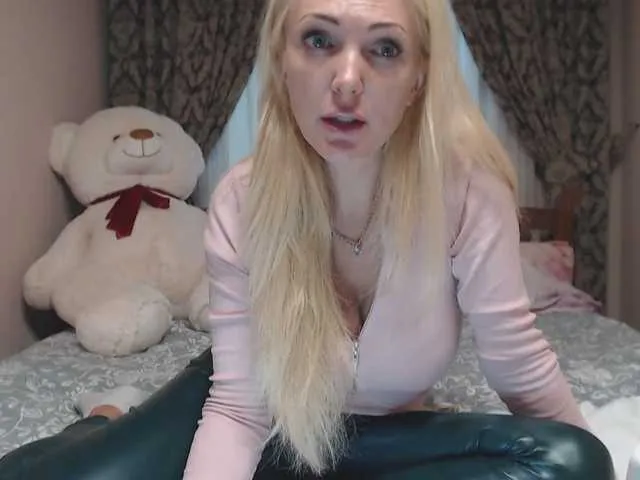 Live sex webcam photo for MonnaSky #269561888