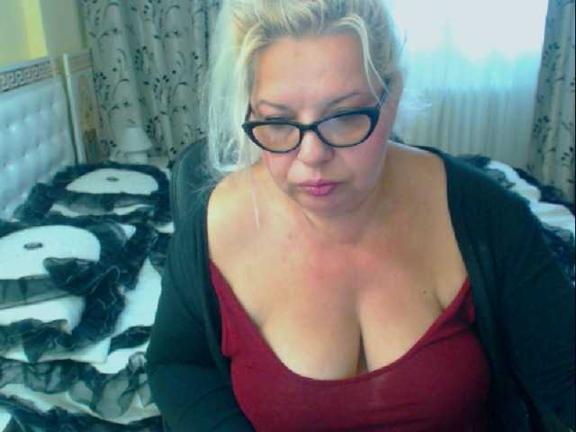 Live sex webcam photo for SonyaHotMilf #287962182