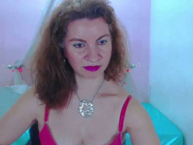 Live sex webcam photo for AliceMiller13 #269553252
