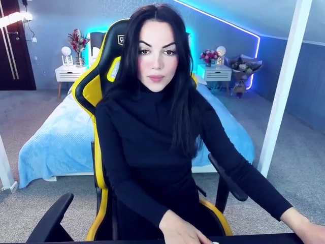 Live sex webcam photo for RayLenee #269566499